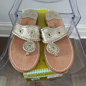 Jack Rogers flip flops in gorgeous Platinum. Signature whipstitching.